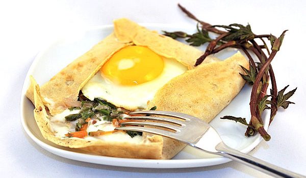 Crespelle with hop shoots